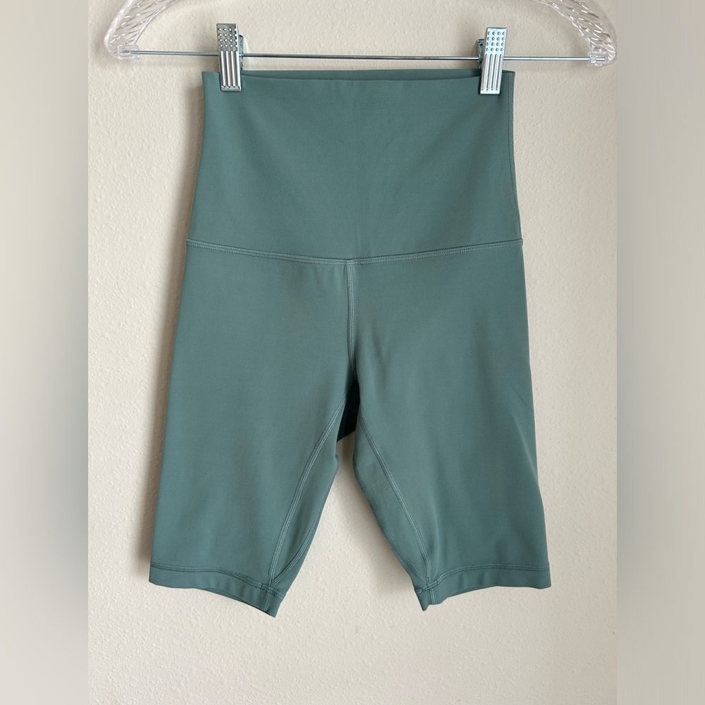 NWOT Lululemon Biker Shorts Wunder Train 8”